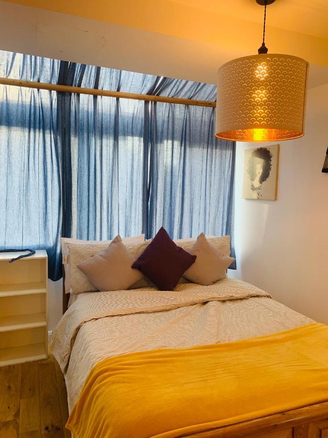 Riverside Double Room With Double Sofa Bed 런던 외부 사진
